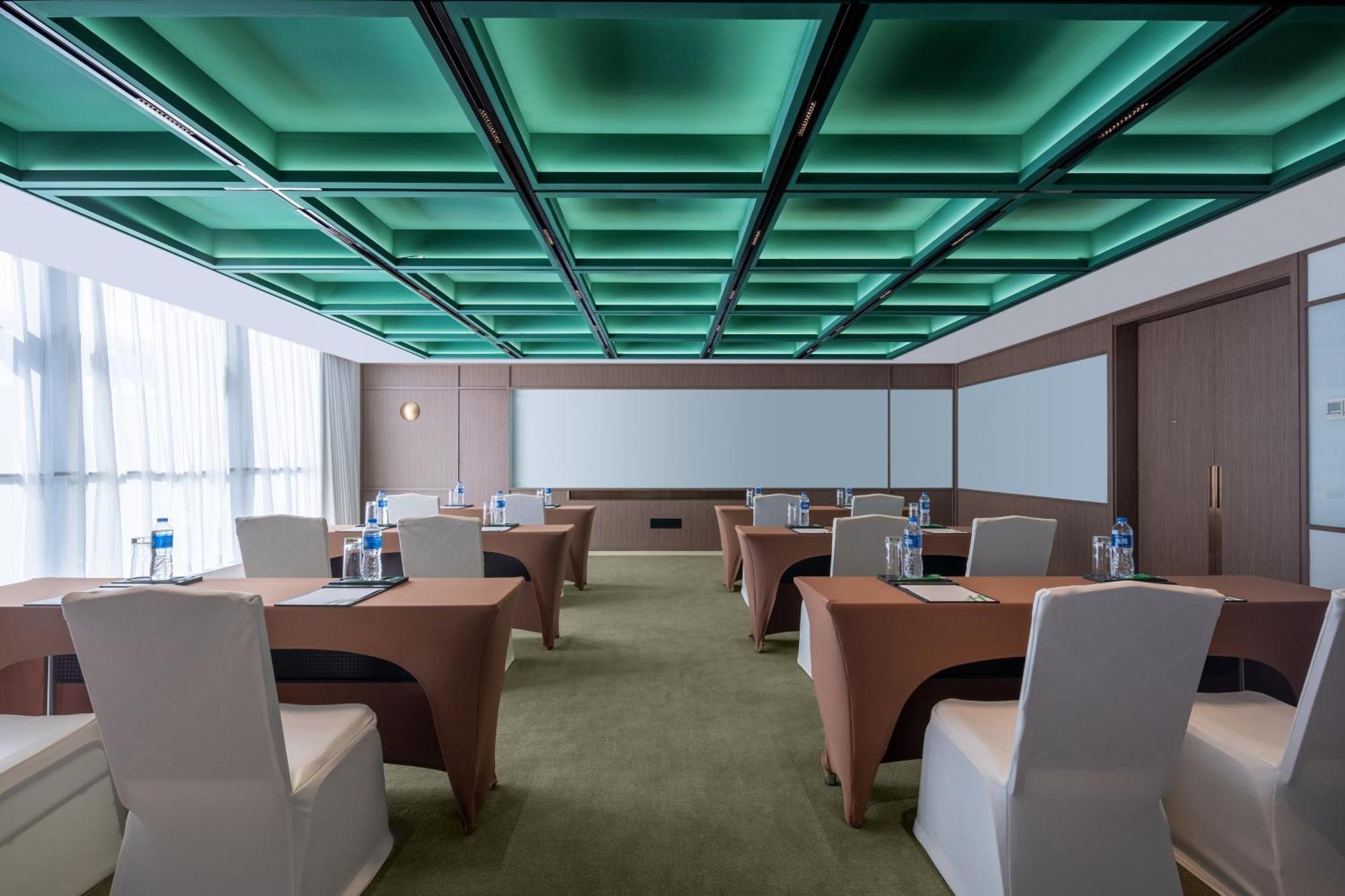 Holiday Inn Beijing Focus Square By Ihg Экстерьер фото