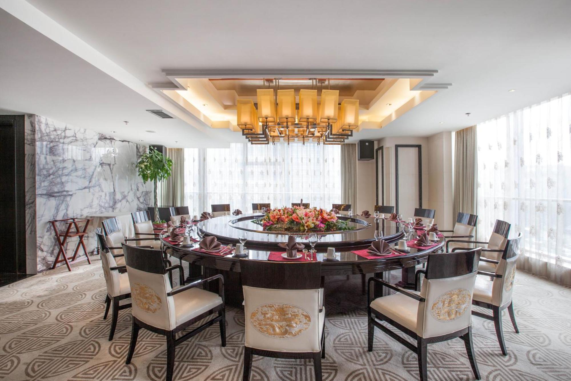 Holiday Inn Beijing Focus Square By Ihg Экстерьер фото
